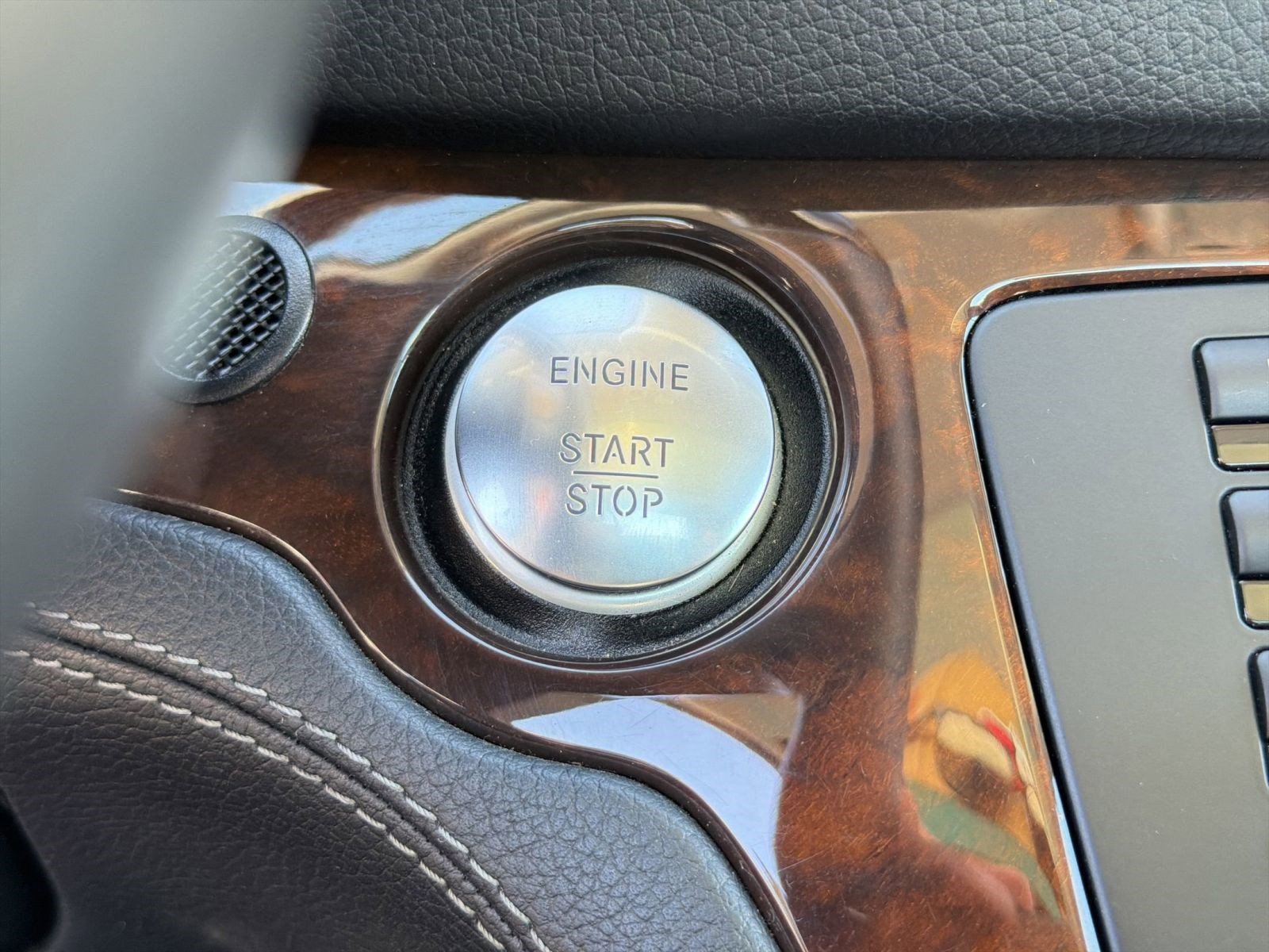 Used 2013 Mercedes-Benz SL 550 w/ Premium Pkg image 26