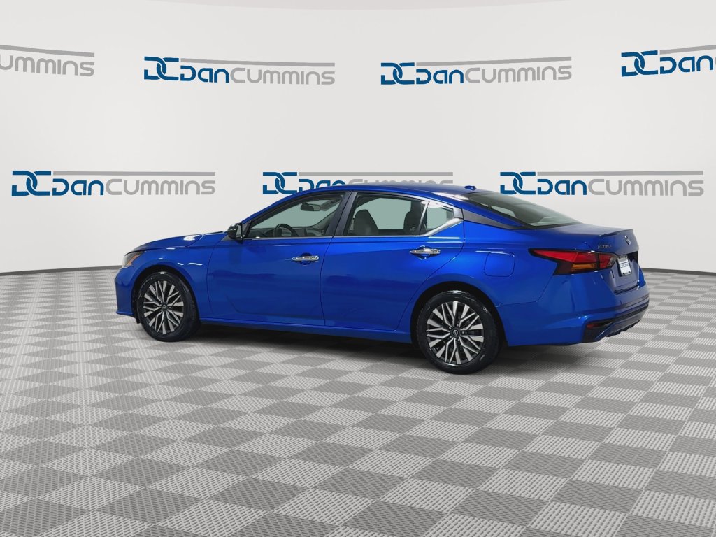 Used 2025 Nissan Altima 2.5 SV FWD image 7