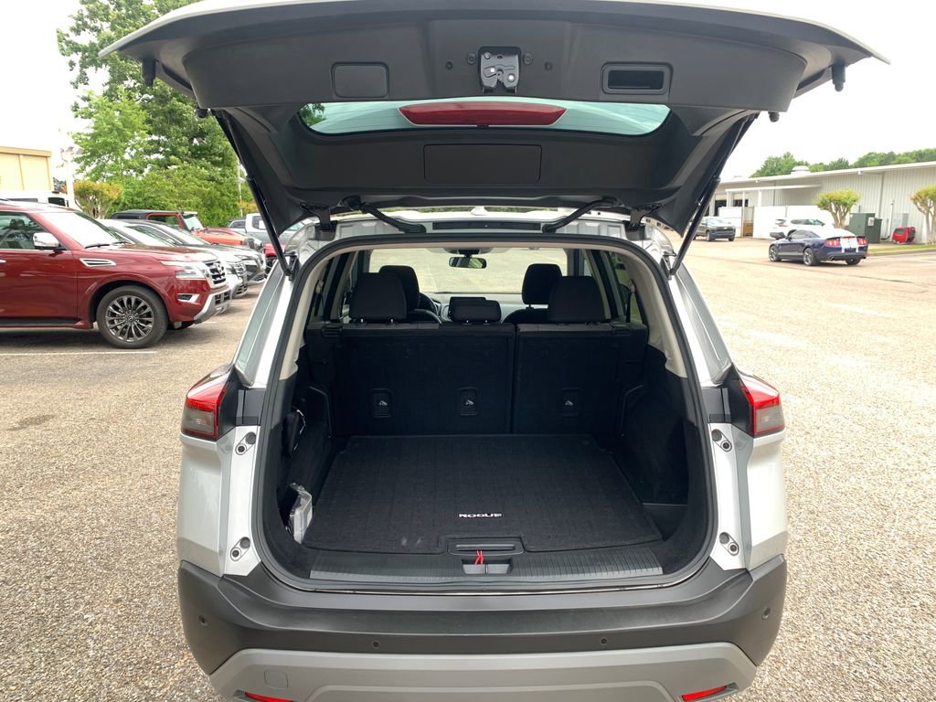 Used 2023 Nissan Rogue SV FWD image 7