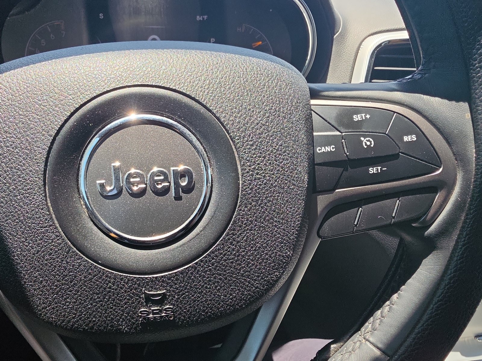 Used 2018 Jeep Grand Cherokee Limited AWD/4WD image 17