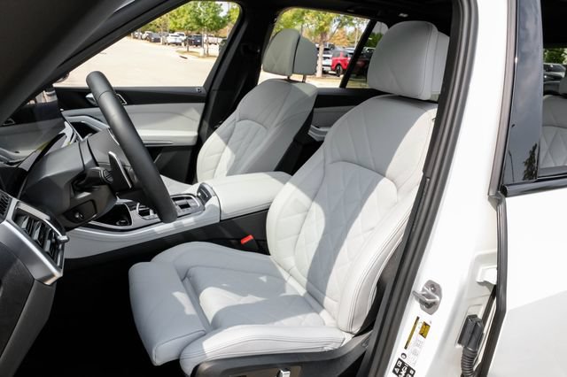 Used 2026 BMW X5 xDrive40i w/ M Sport Package AWD/4WD image 38