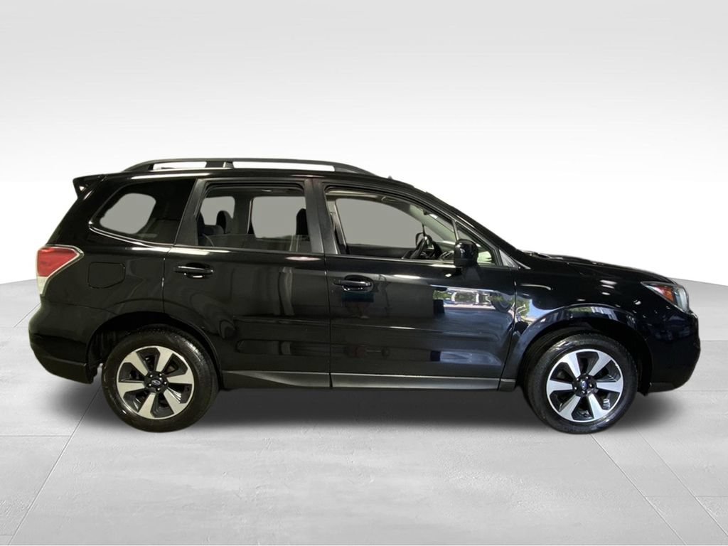 Used 2018 Subaru Forester 2.5i Premium w/ All-Weather Package AWD/4WD image 10