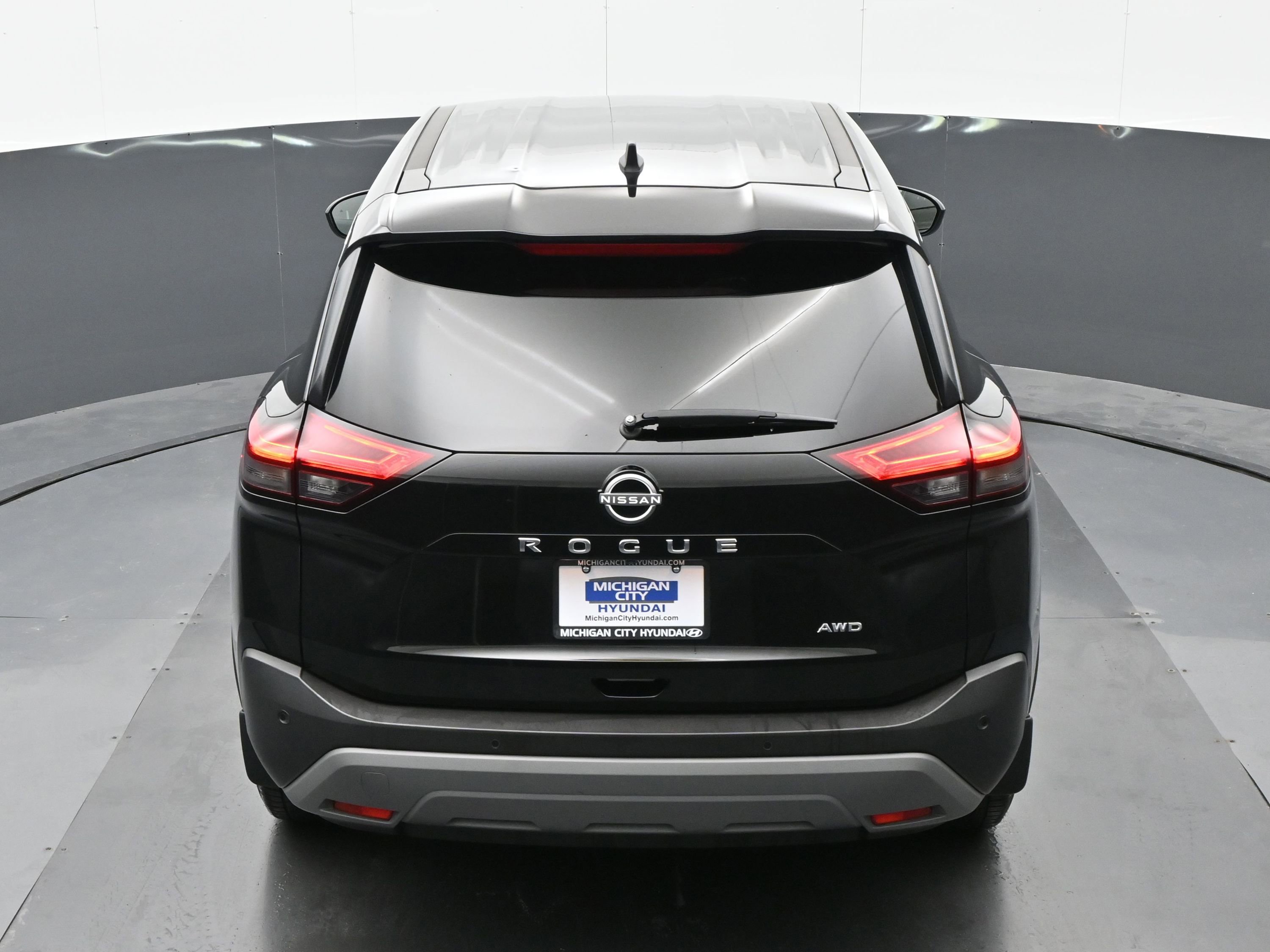 Used 2023 Nissan Rogue S AWD/4WD image 30