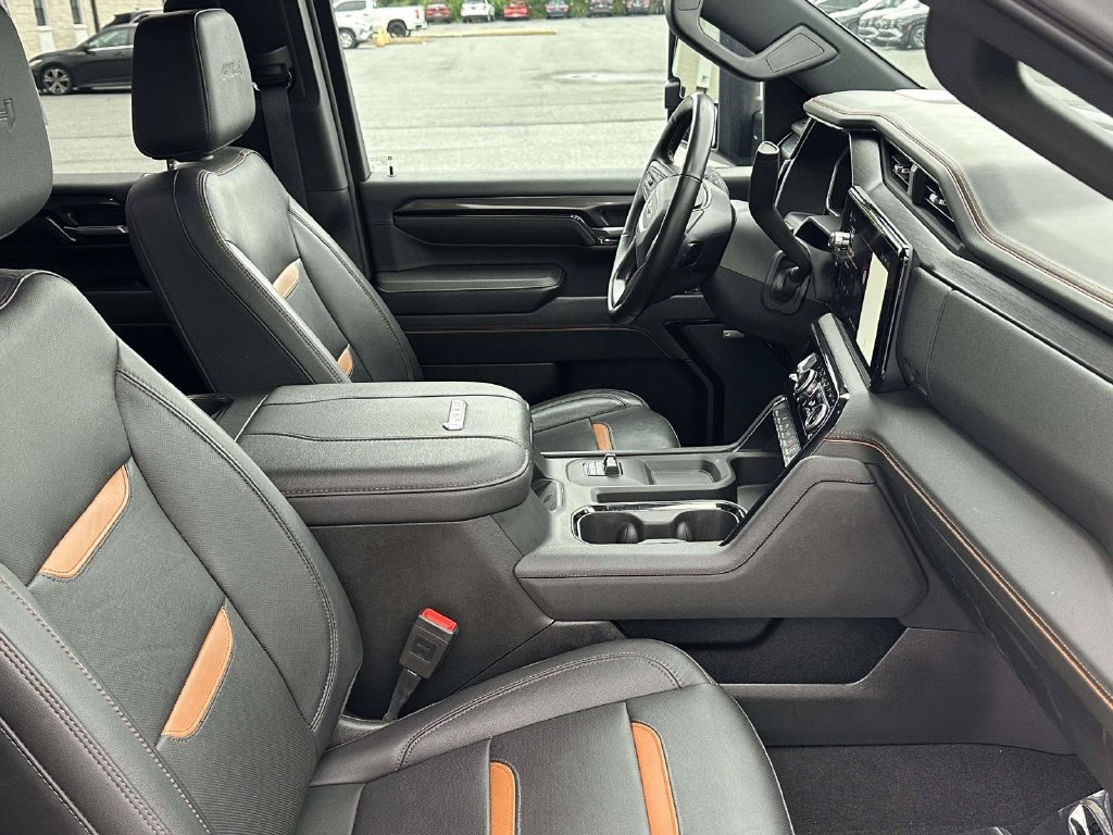 Used 2024 GMC Sierra 2500 AT4 w/ AT4 Premium Plus Package AWD/4WD image 9