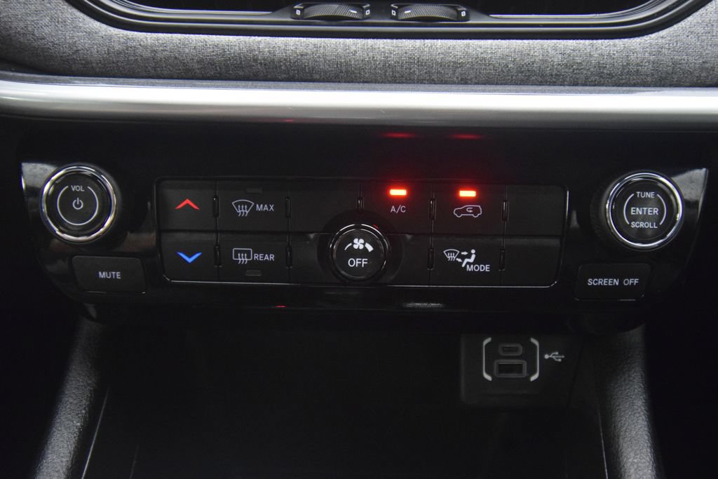 Used 2022 Jeep Compass Latitude AWD/4WD image 31