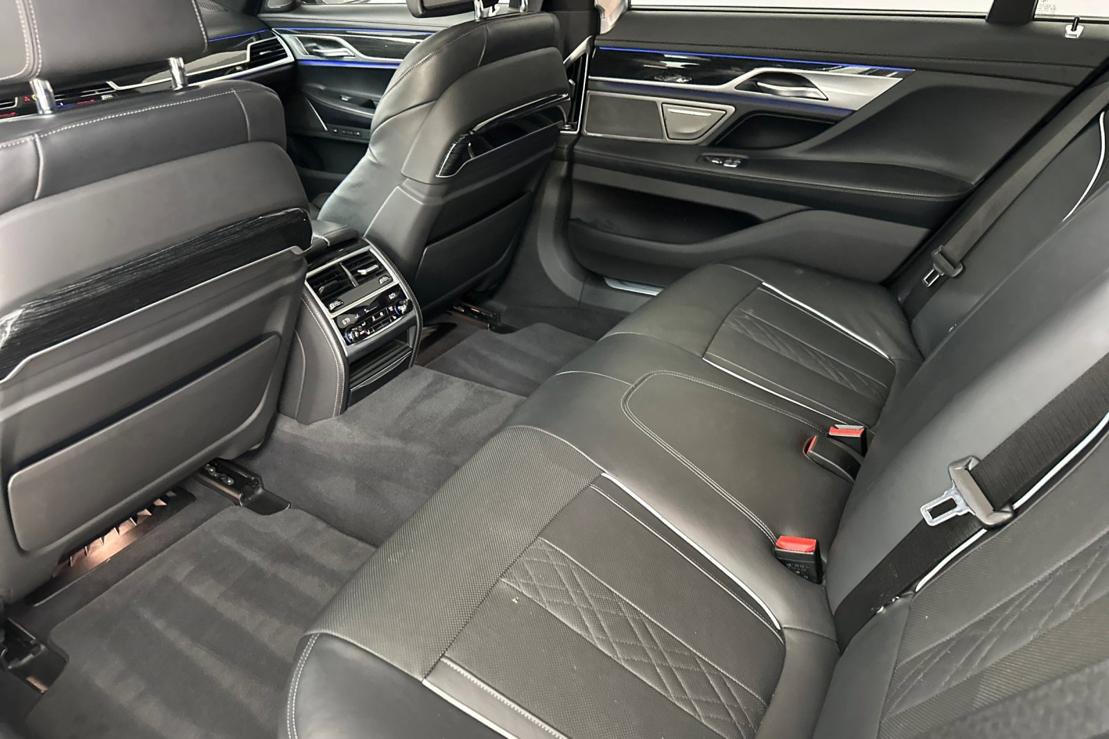 Used 2022 BMW 750i xDrive w/ Executive Package image 15