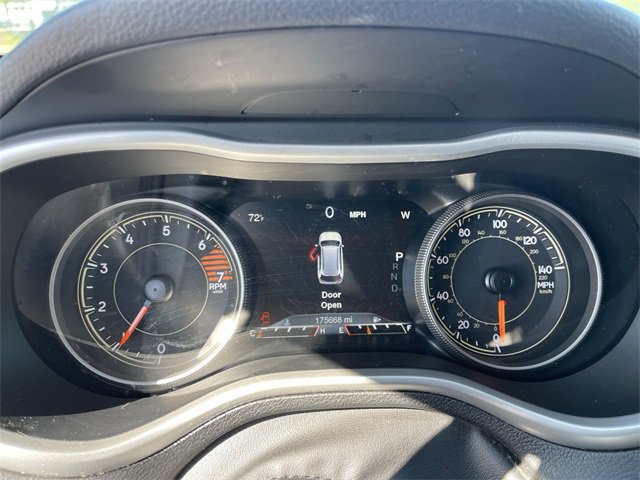 Used 2017 Jeep Cherokee Trailhawk image 15