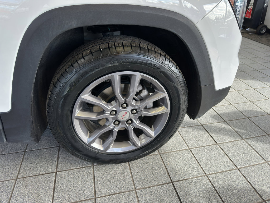 Used 2024 GMC Terrain SLT image 6