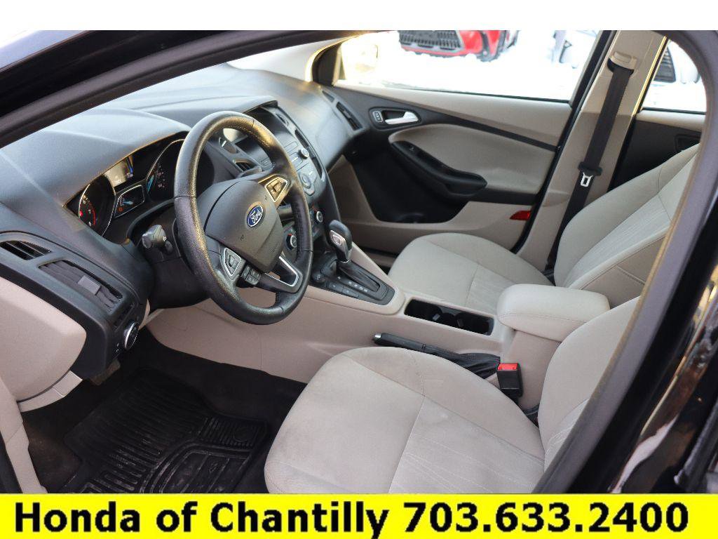 Used 2018 Ford Focus SE w/ SE Appearance Package image 23