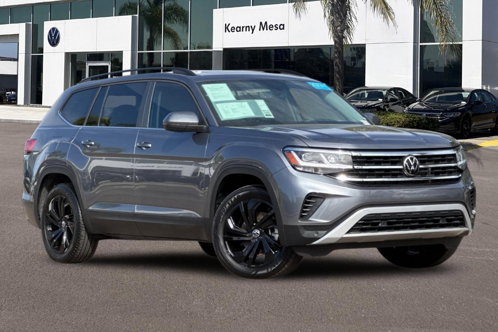 Used 2023 Volkswagen Atlas SE w/ Panoramic Sunroof Package image 2