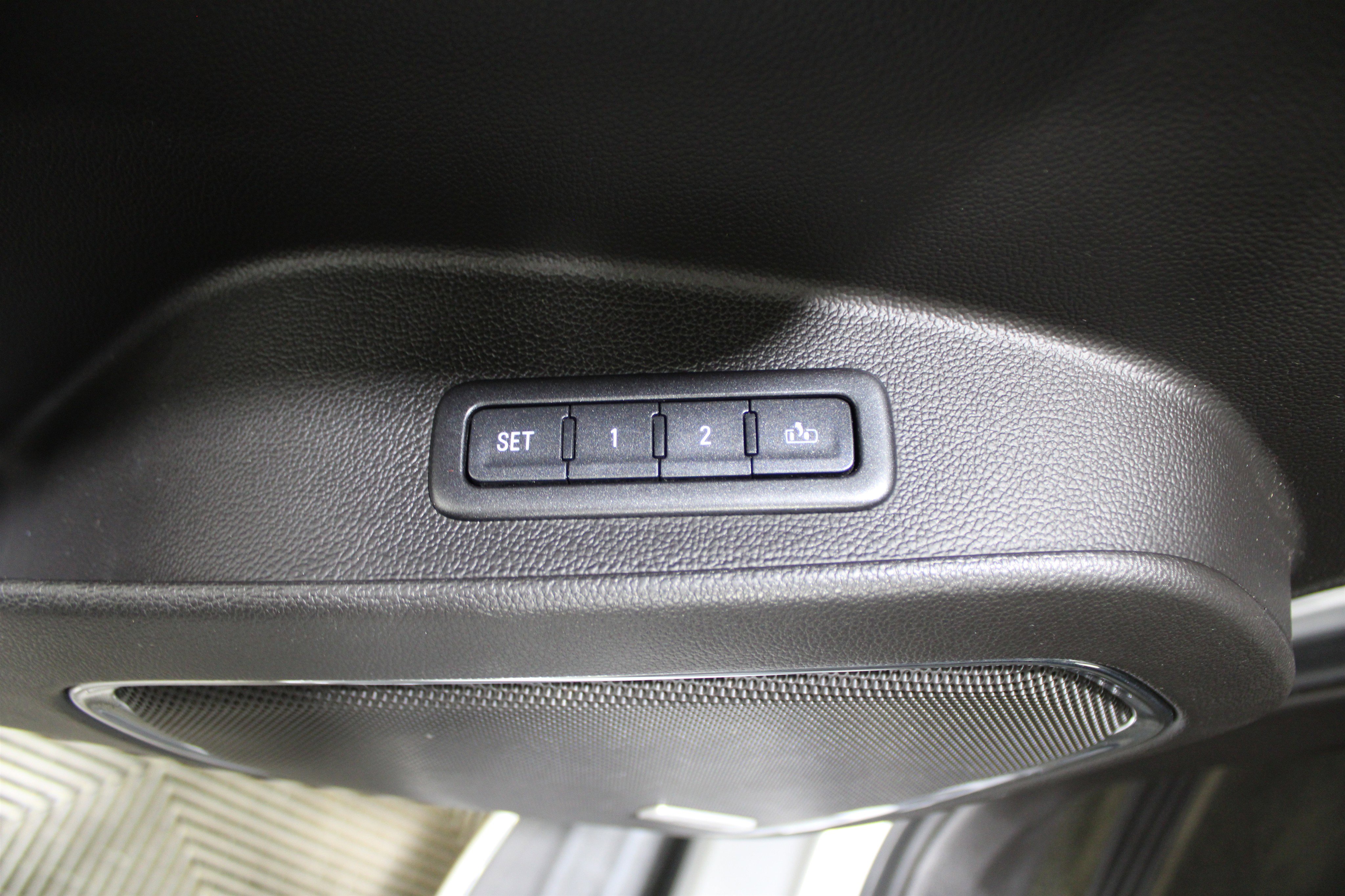 Used 2016 GMC Yukon SLT w/ Open Road Package image 8