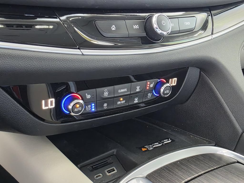 Used 2022 Buick Enclave Avenir w/ Avenir Technology Package FWD image 40