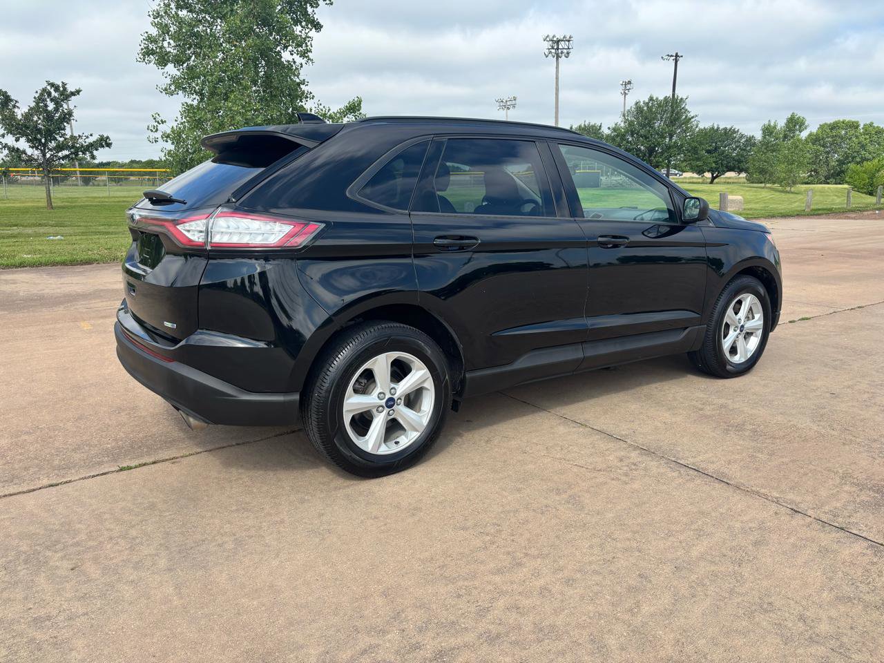 Used 2017 Ford Edge SE AWD/4WD image 26