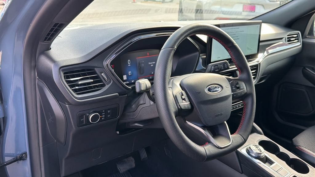 Used 2025 Ford Escape ST-Line w/ Tech Pack #1 FWD image 17