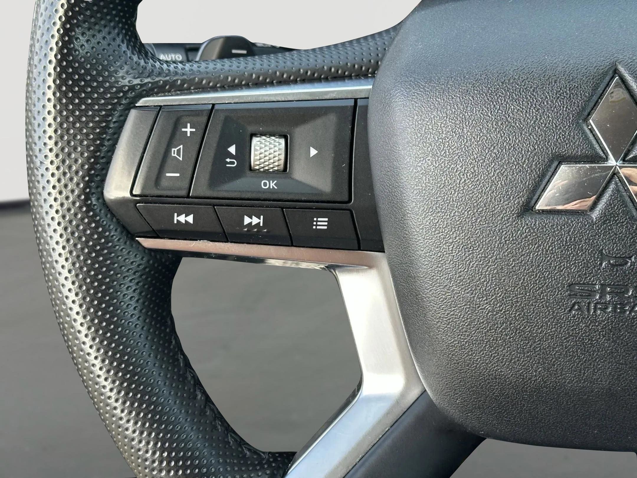 Used 2024 Mitsubishi Outlander SE Black Edition image 24