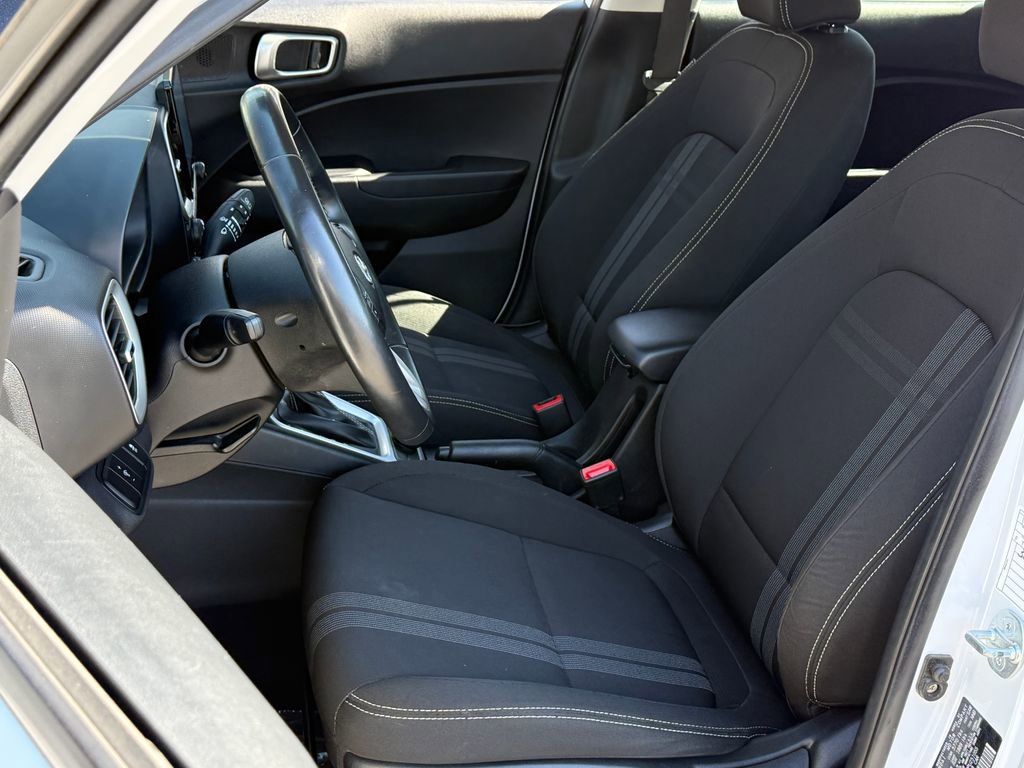 Used 2023 Hyundai Venue SEL image 21