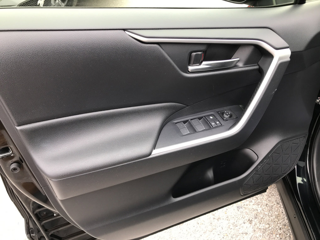 Certified 2022 Toyota RAV4 SE w/ Convenience Package image 15