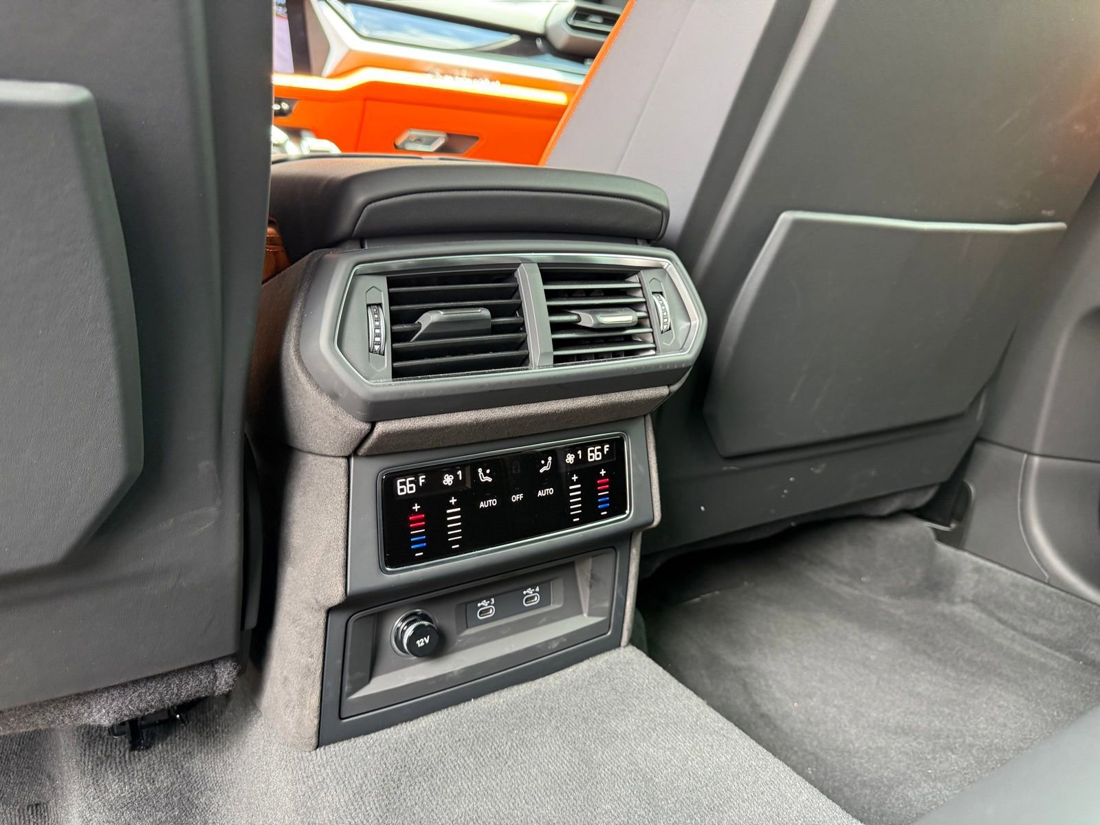 Used 2025 Lamborghini Urus SE image 25