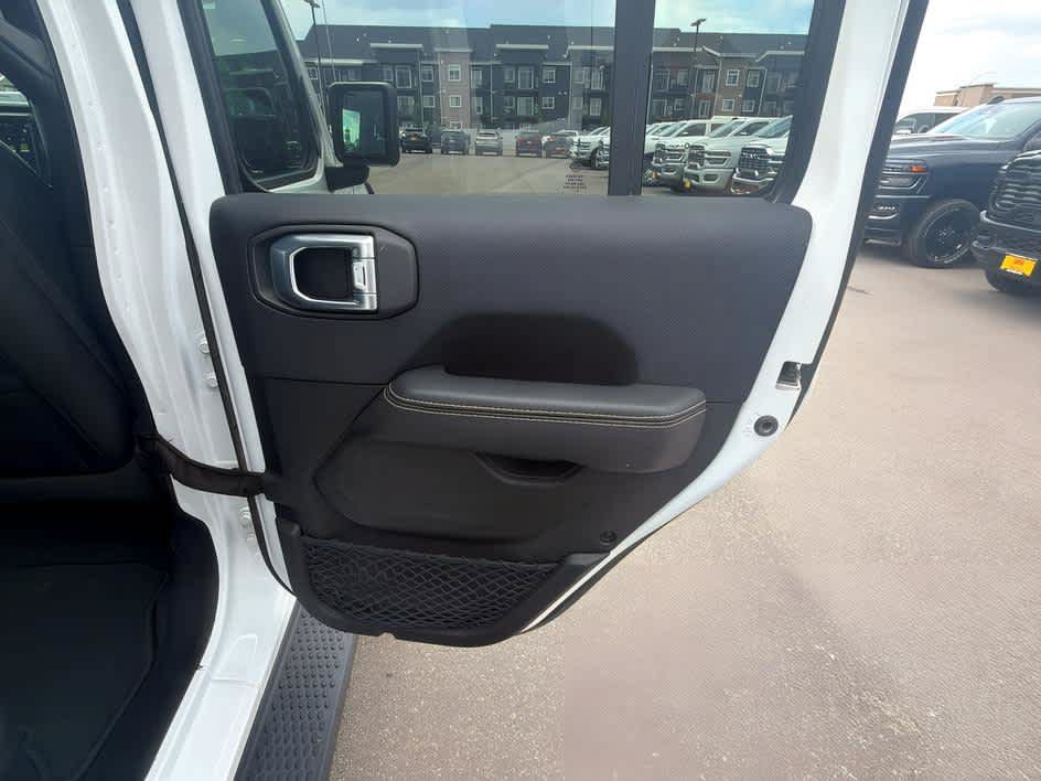 Used 2021 Jeep Wrangler Unlimited Sahara w/ Cold Weather Group AWD/4WD image 23