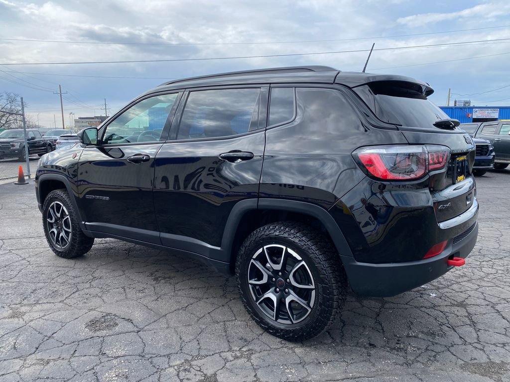 Used 2025 Jeep Compass Trailhawk image 6