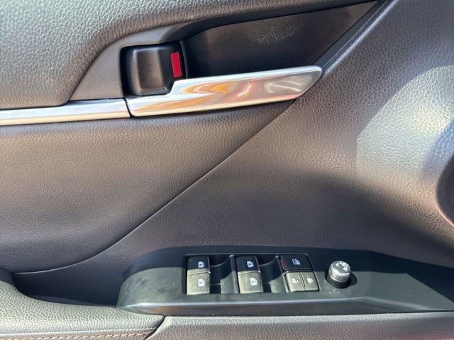 Used 2020 Toyota Camry XLE image 28