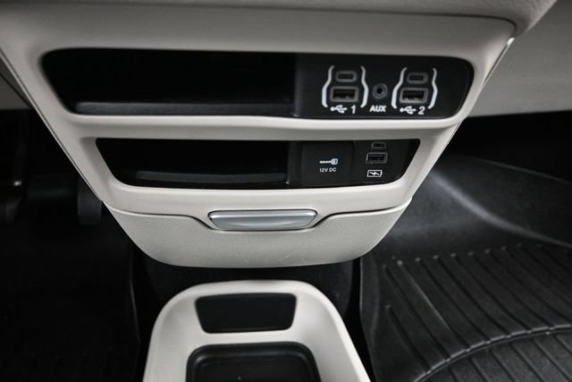 Certified 2022 Chrysler Pacifica Touring-L AWD/4WD image 46