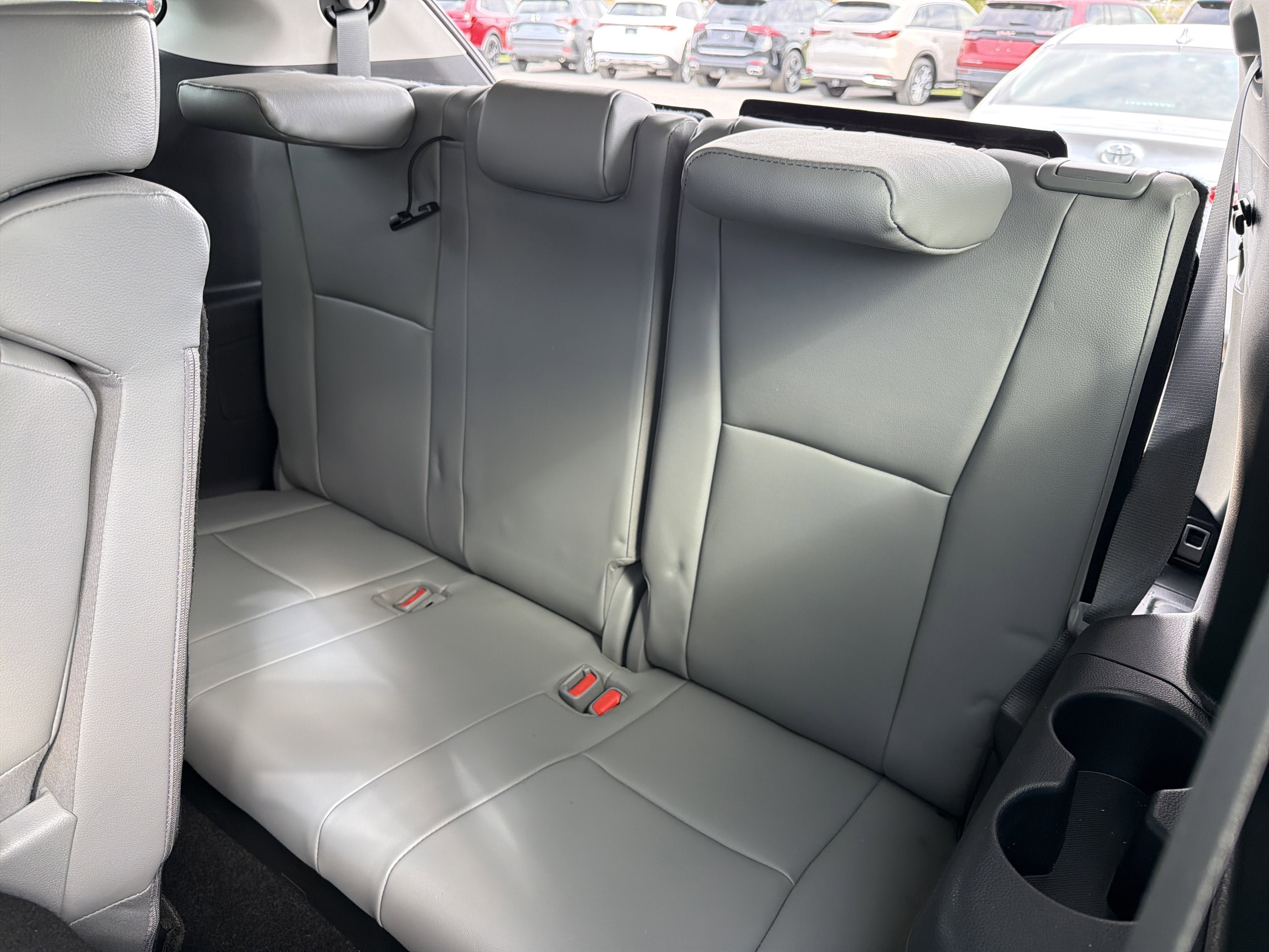 Used 2022 Toyota Highlander XLE AWD/4WD image 27