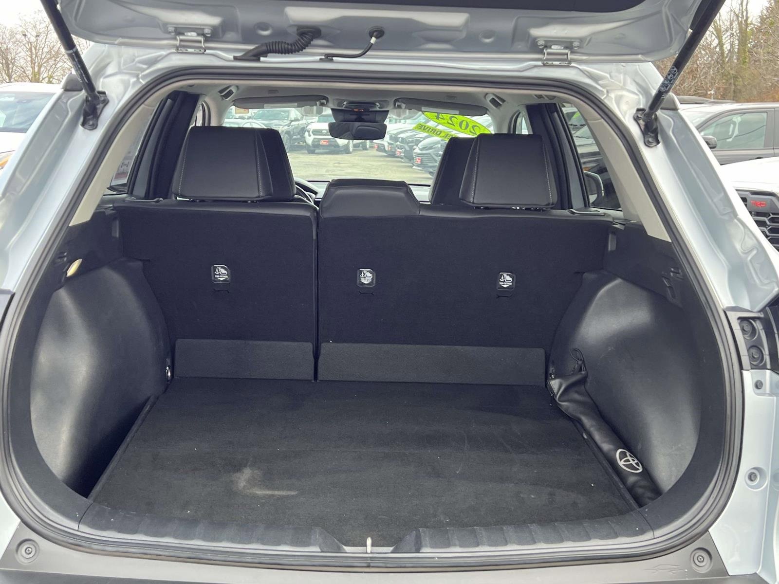 Used 2024 Toyota Corolla Cross XLE image 8