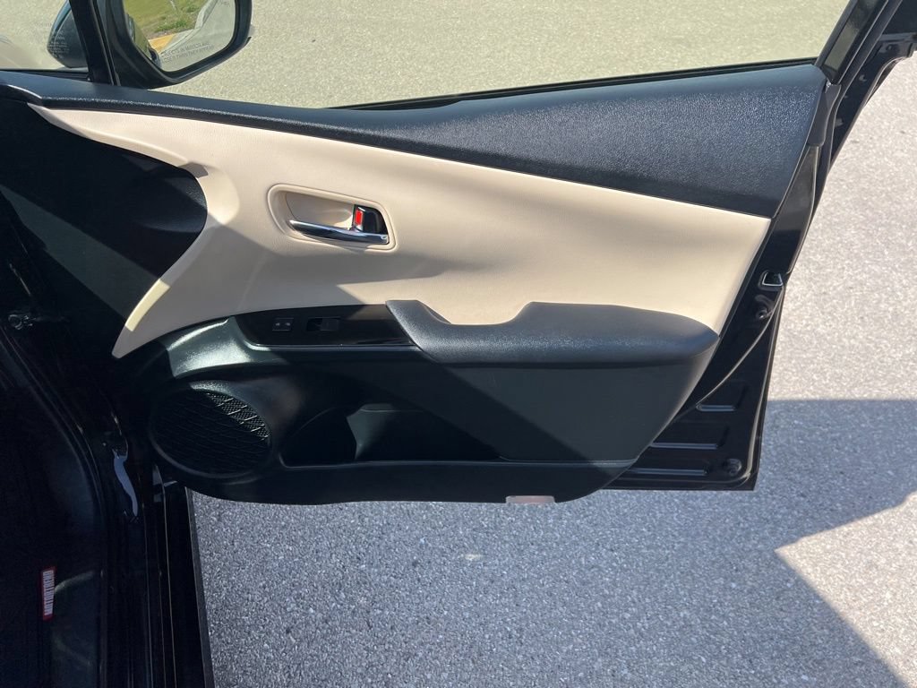 Used 2021 Toyota Prius LE FWD image 25
