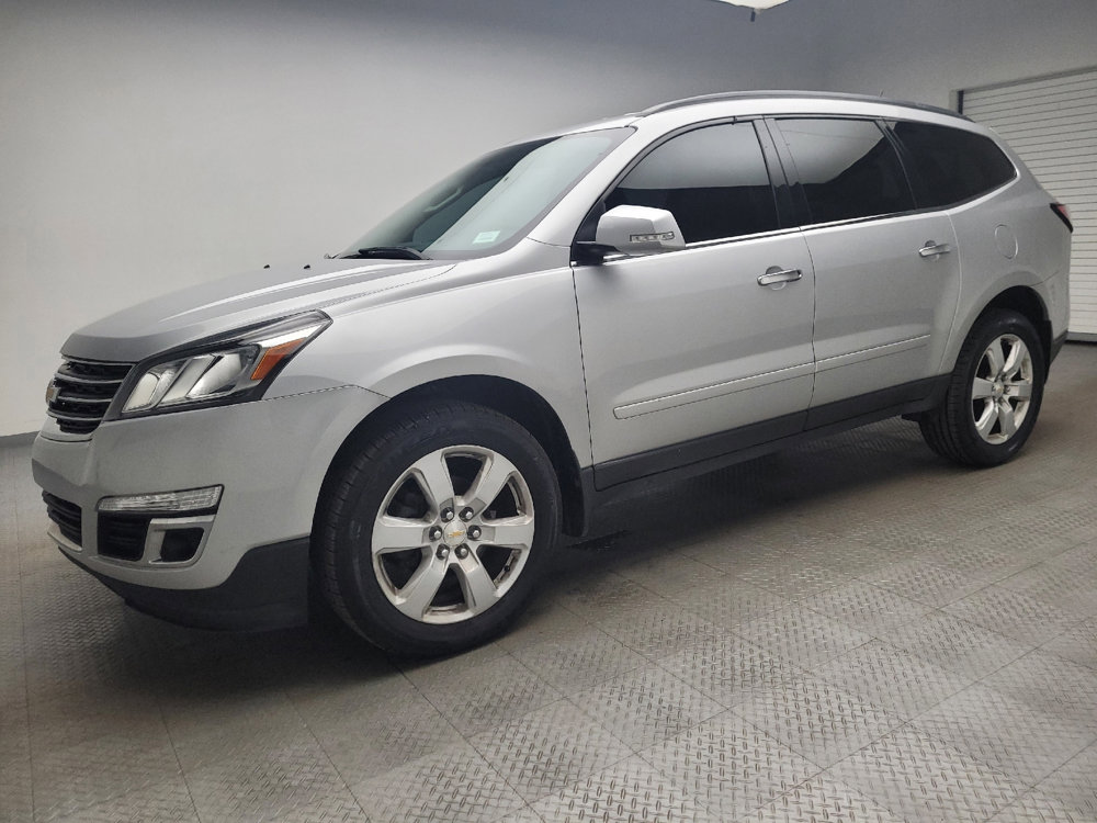 Used 2017 Chevrolet Traverse LT w/ Style and Technology Package image 2