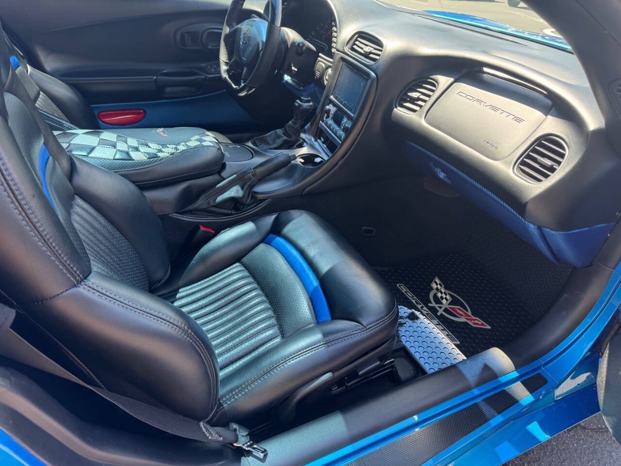 Used 2000 Chevrolet Corvette Coupe w/ Performance Handling Pkg RWD image 10