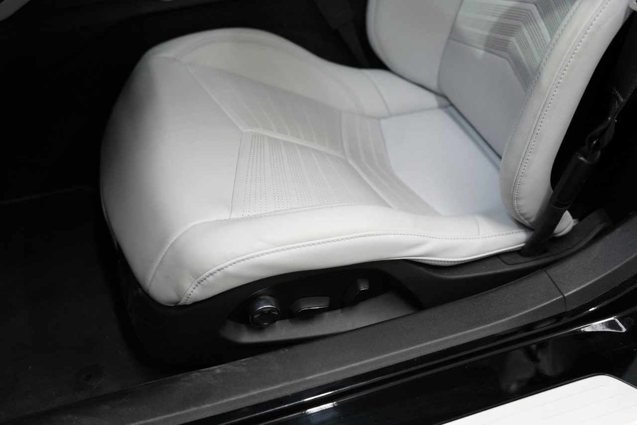 Used 2025 Chevrolet Corvette Stingray Premium Conv w/ Z51 Performance Package image 26