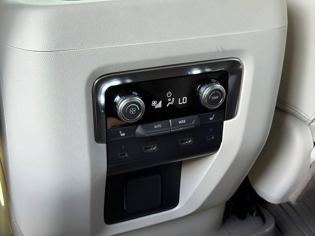 New 2026 GMC Yukon Denali w/ Denali Reserve Package AWD/4WD image 18