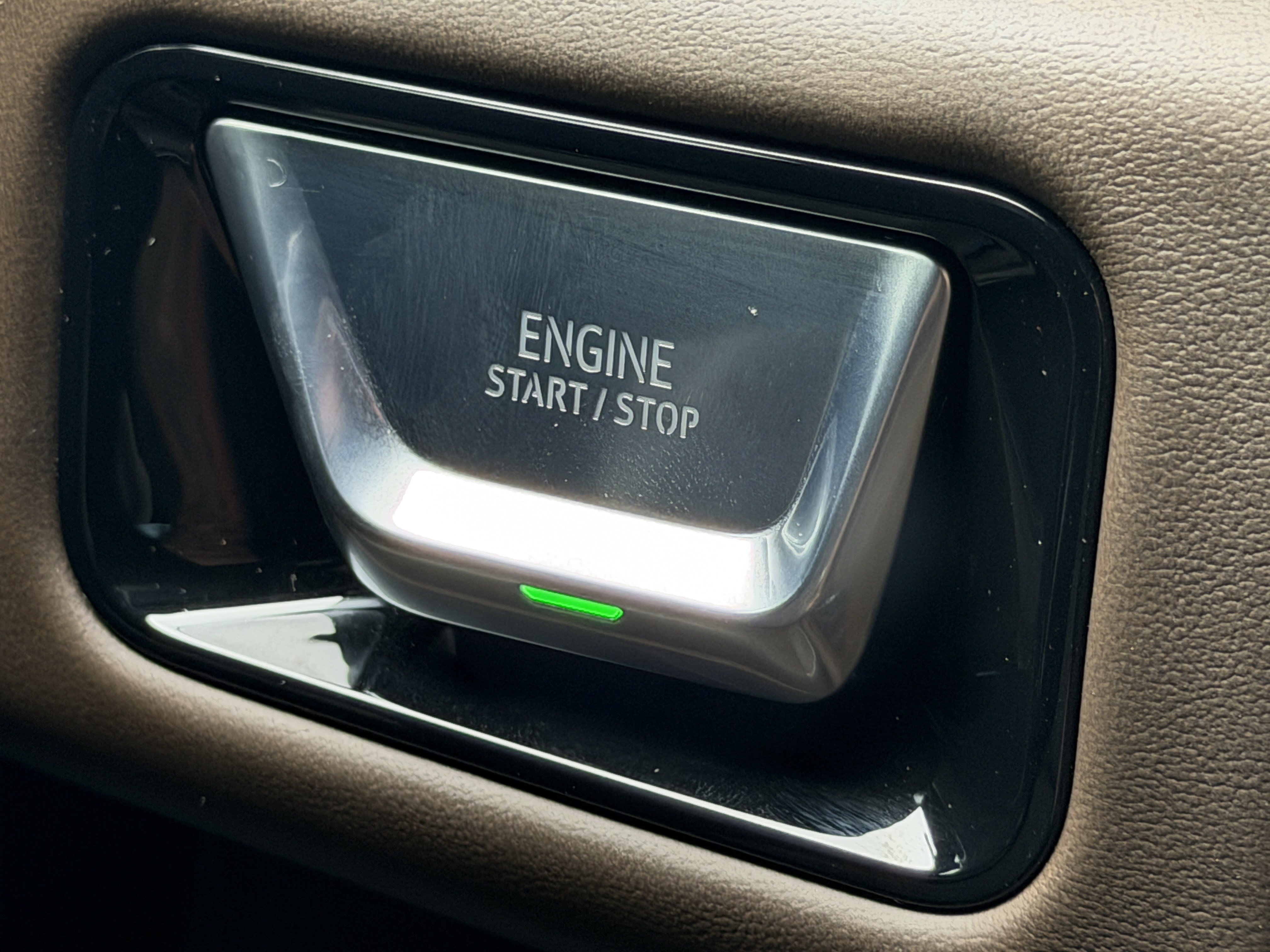 Used 2025 GMC Yukon Denali Ultimate AWD/4WD image 38