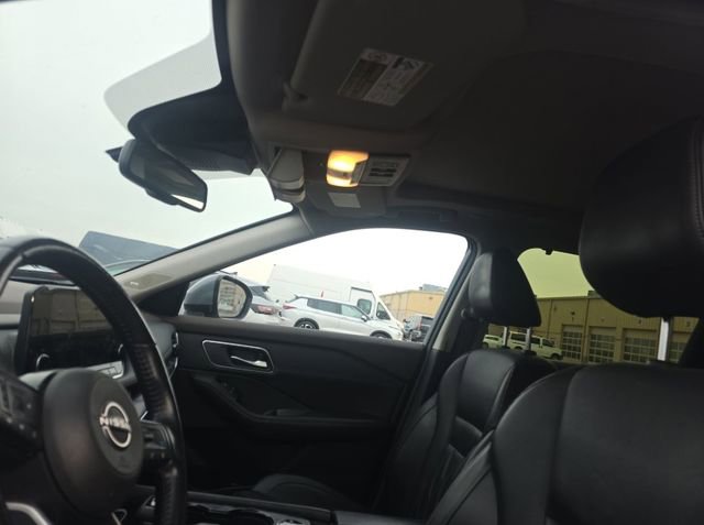 Used 2023 Nissan Rogue Platinum image 9