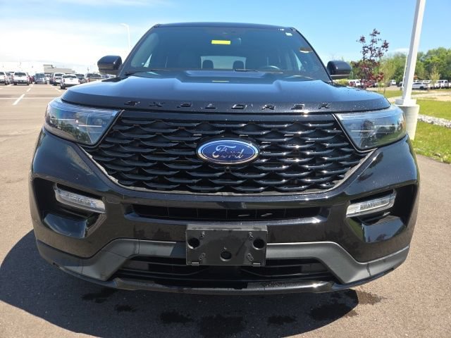 Used 2022 Ford Explorer ST-Line w/ Class IV Trailer Tow Package AWD/4WD image 3