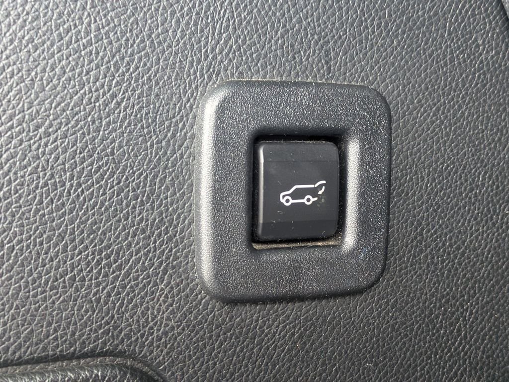 Used 2017 Ford Expedition Limited w/ Equipment Group 301A RWD image 14