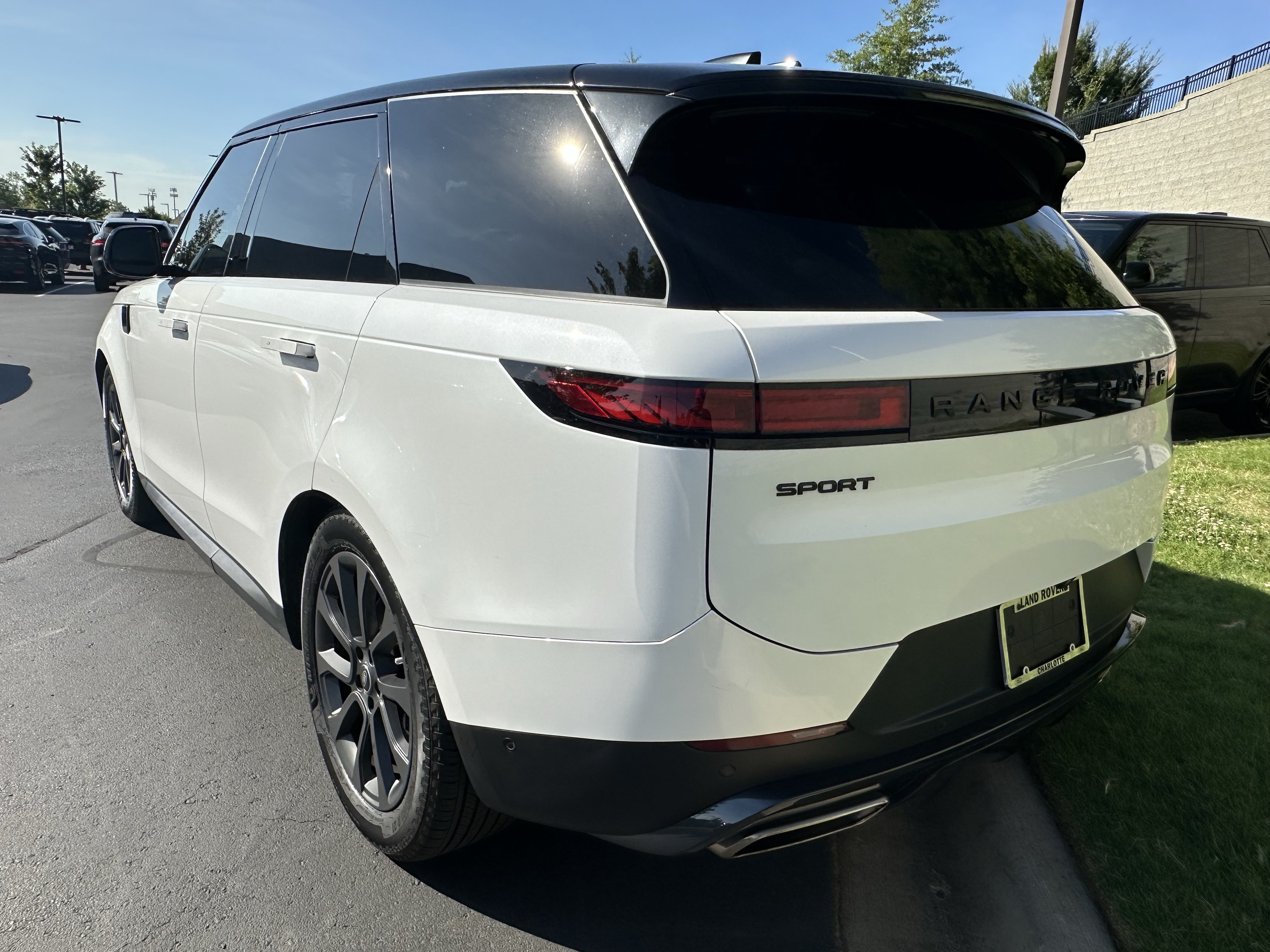Used 2024 Land Rover Range Rover Sport SE AWD/4WD image 29