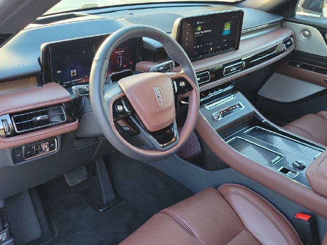 Certified 2025 Lincoln Aviator Reserve w/ Luxury Package RWD image 10