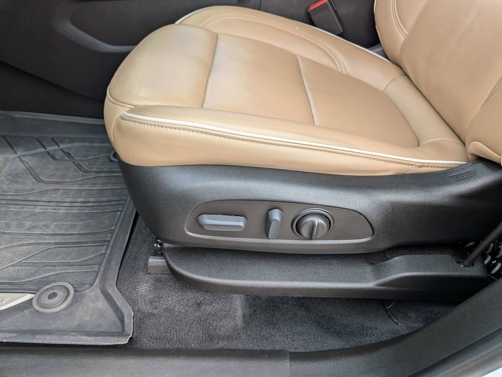 Used 2023 Chevrolet Traverse Premier image 15