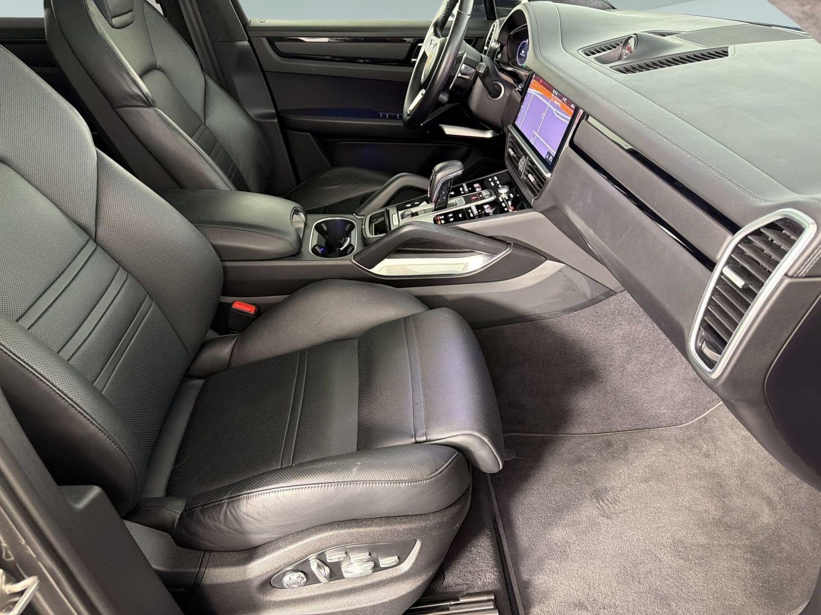 Certified 2020 Porsche Cayenne Turbo AWD/4WD image 25