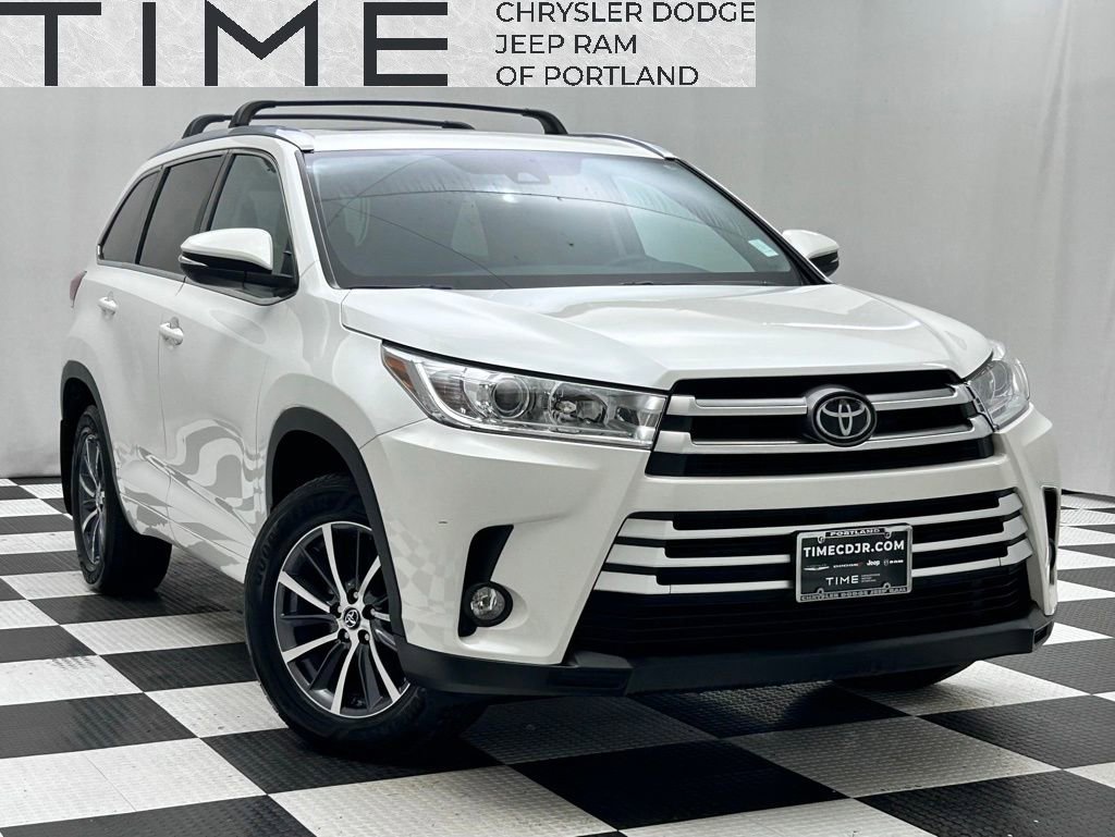 Used 2017 Toyota Highlander XLE image 1
