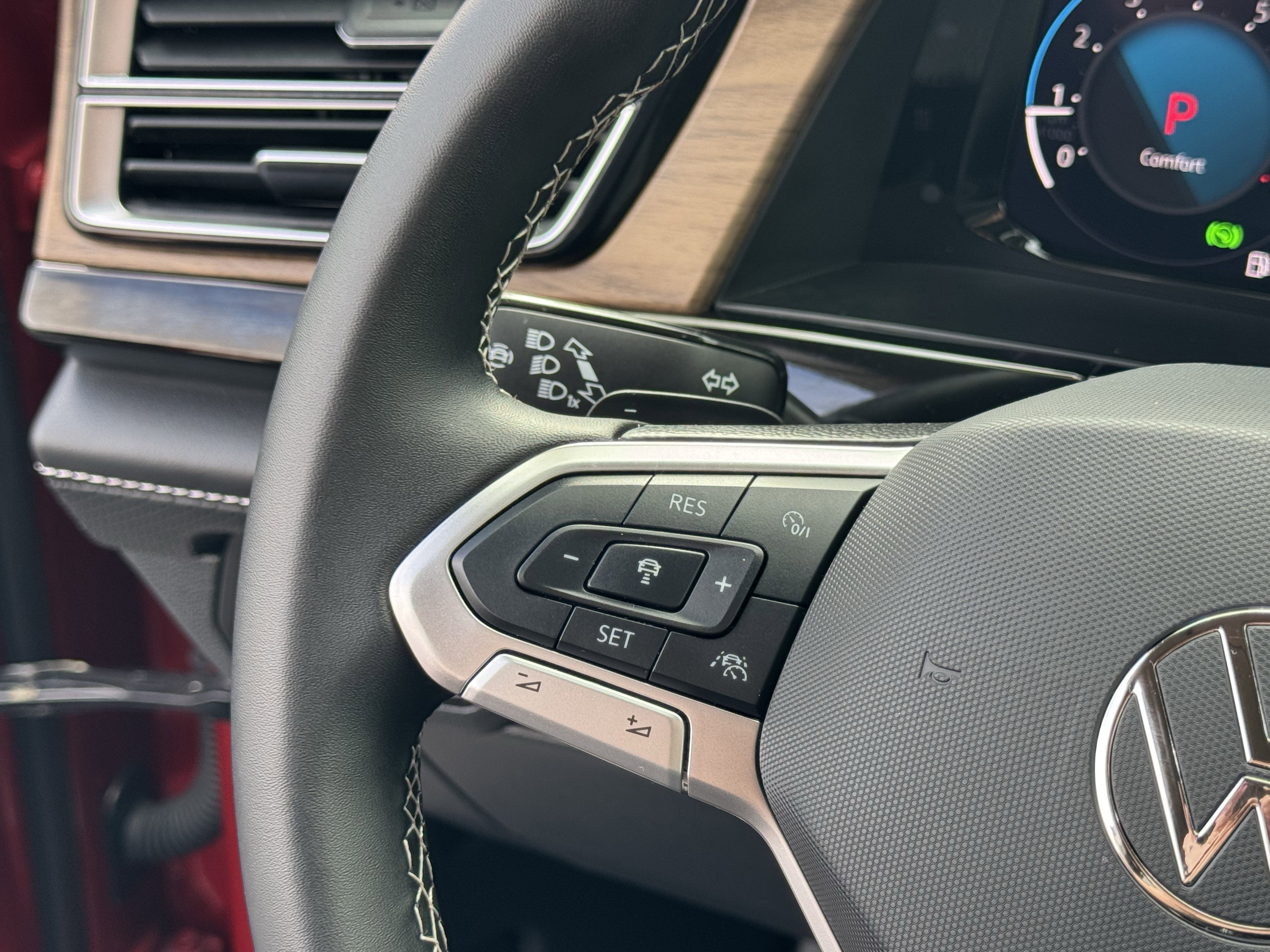 Used 2025 Volkswagen Atlas SE image 21