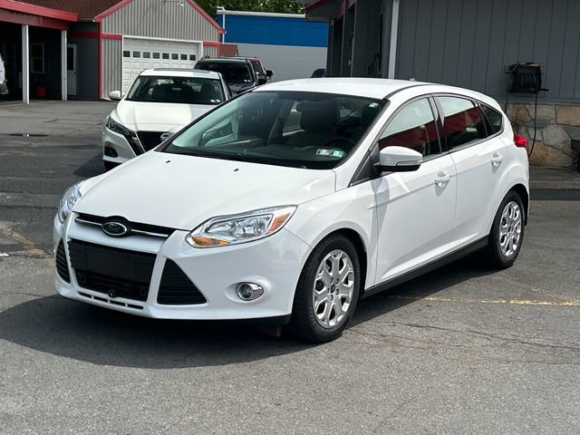Used 2012 Ford Focus SE w/ SE Winter Pkg FWD image 2
