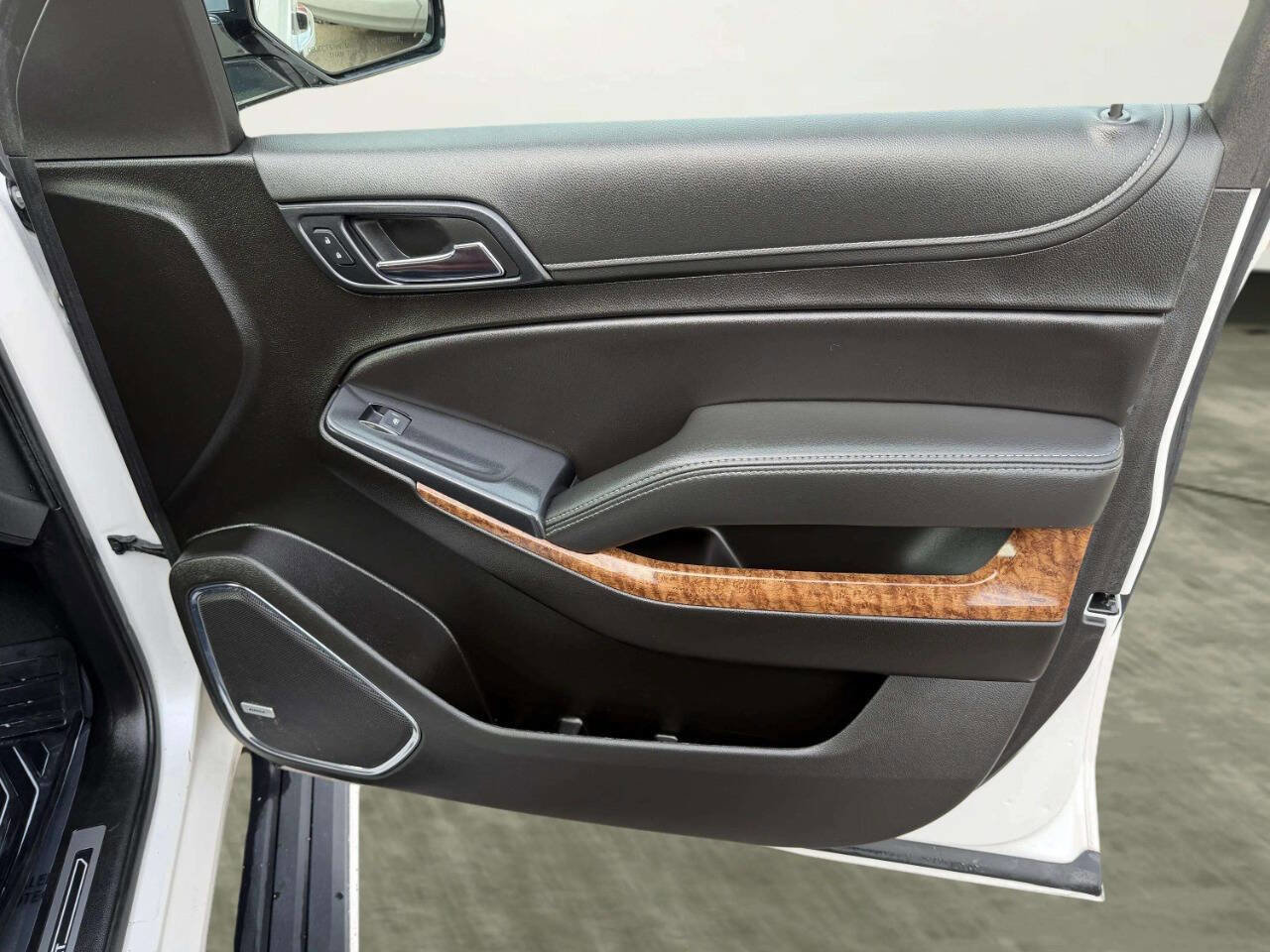 Used 2019 Chevrolet Suburban Premier w/ Premier Plus Edition image 34