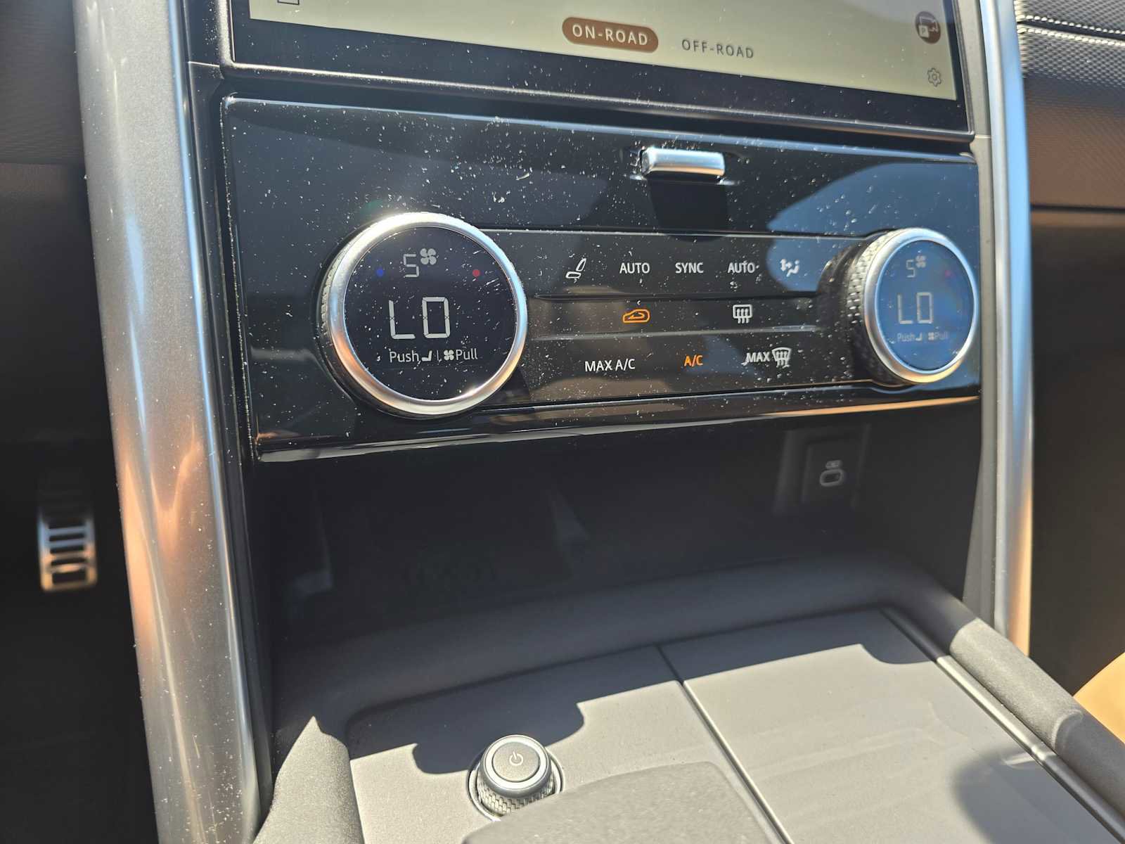 Certified 2025 Land Rover Discovery Dynamic SE image 31