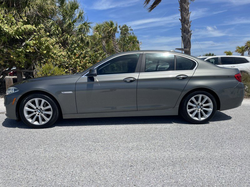 Used 2014 BMW 550i Sedan w/ Executive Package RWD image 3