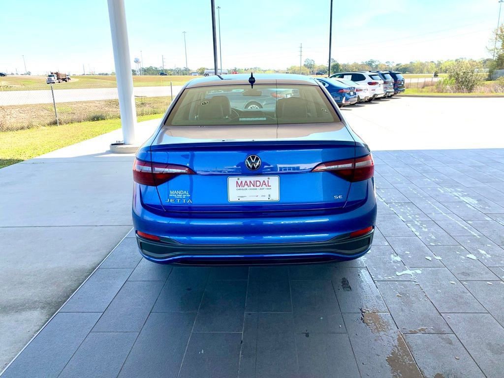 Used 2024 Volkswagen Jetta SE image 6