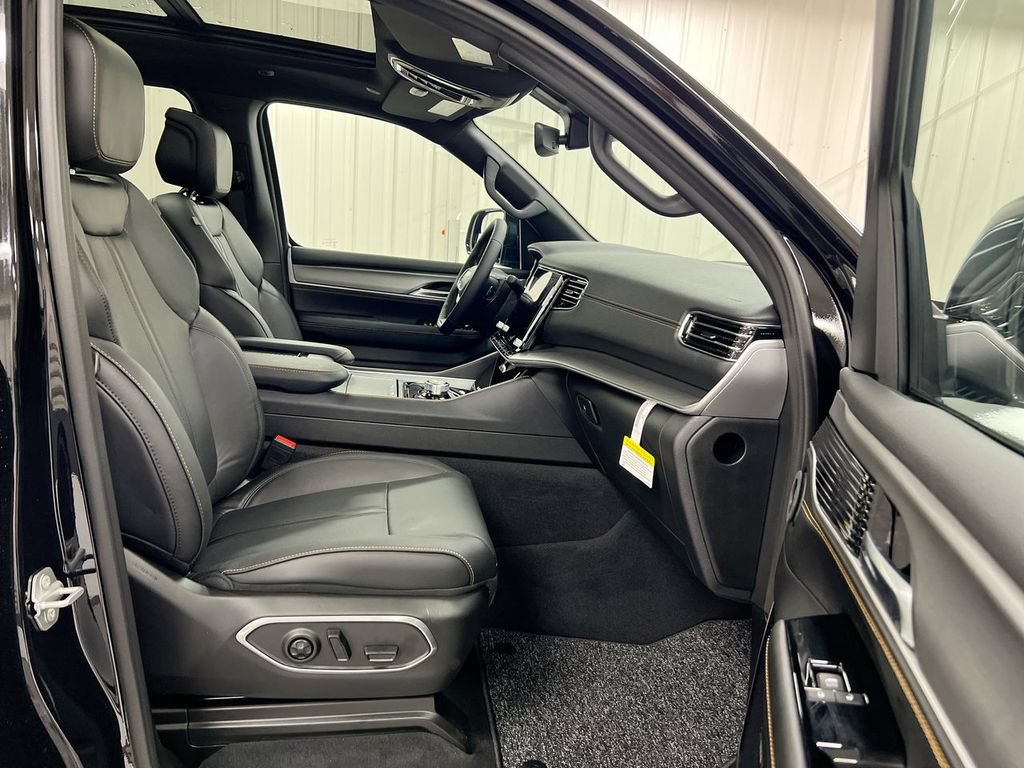 New 2026 Jeep Grand Wagoneer L 4WD image 18