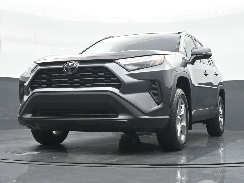 Used 2022 Toyota RAV4 XLE w/ Convenience Package image 16